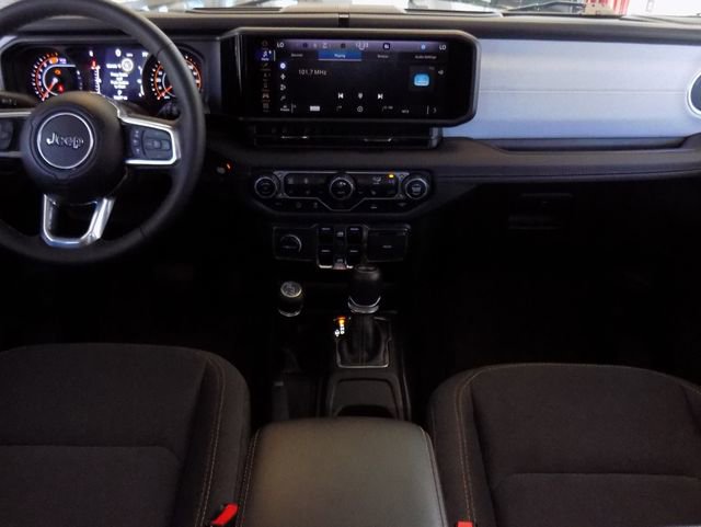 Certified 2024 Jeep Wrangler Unlimited Sahara w/ Technology Group AWD/4WD image 12