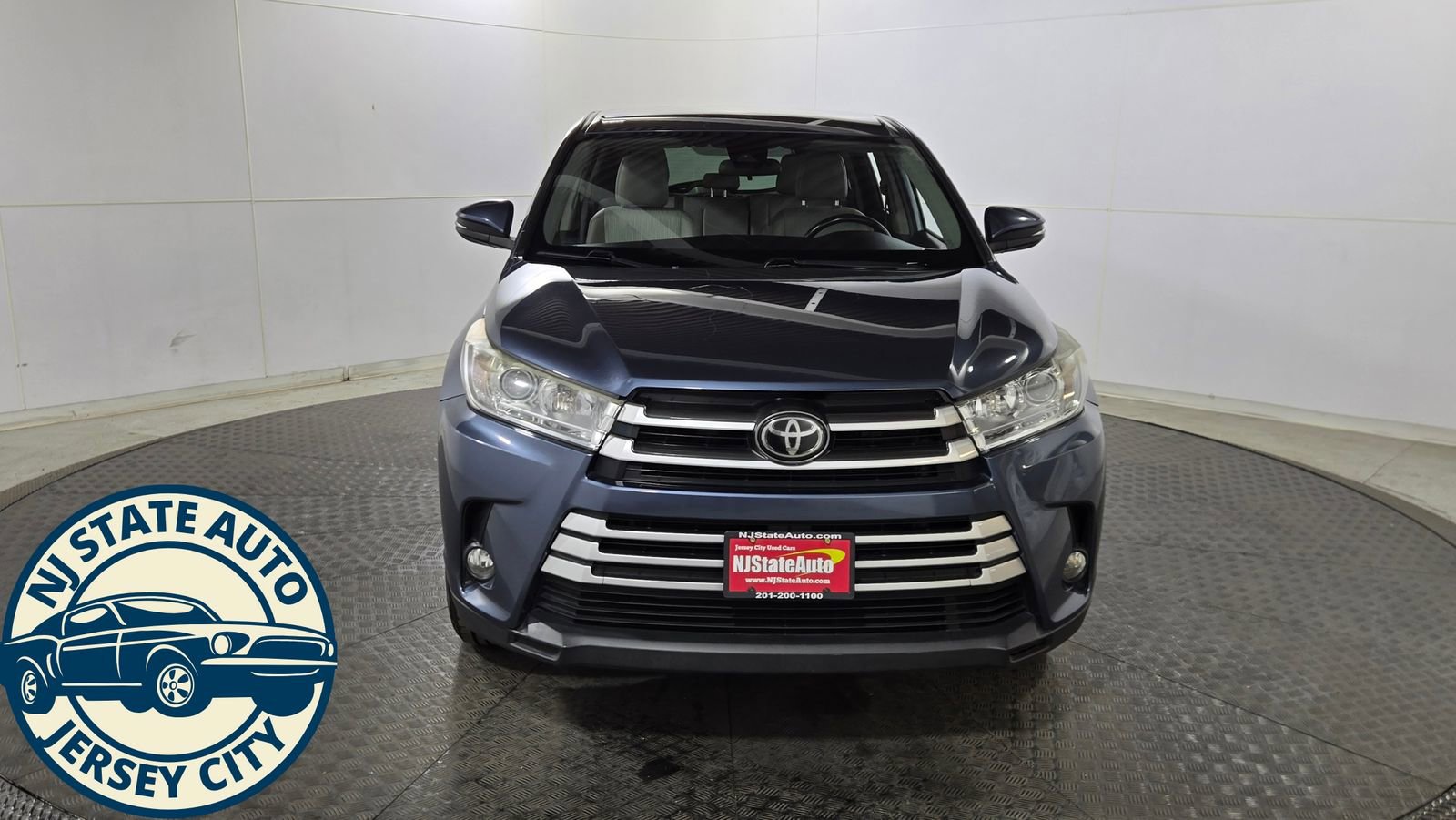 Used 2019 Toyota Highlander Plus AWD/4WD image 2