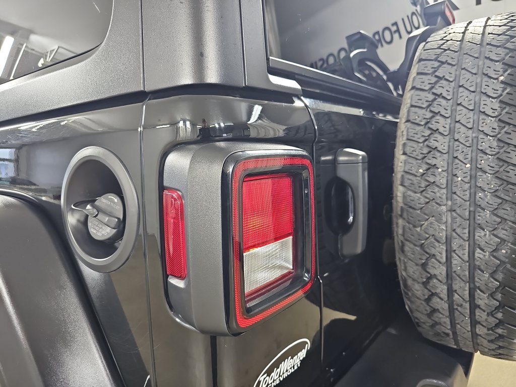 Used 2022 Jeep Wrangler Unlimited Sport AWD/4WD image 39