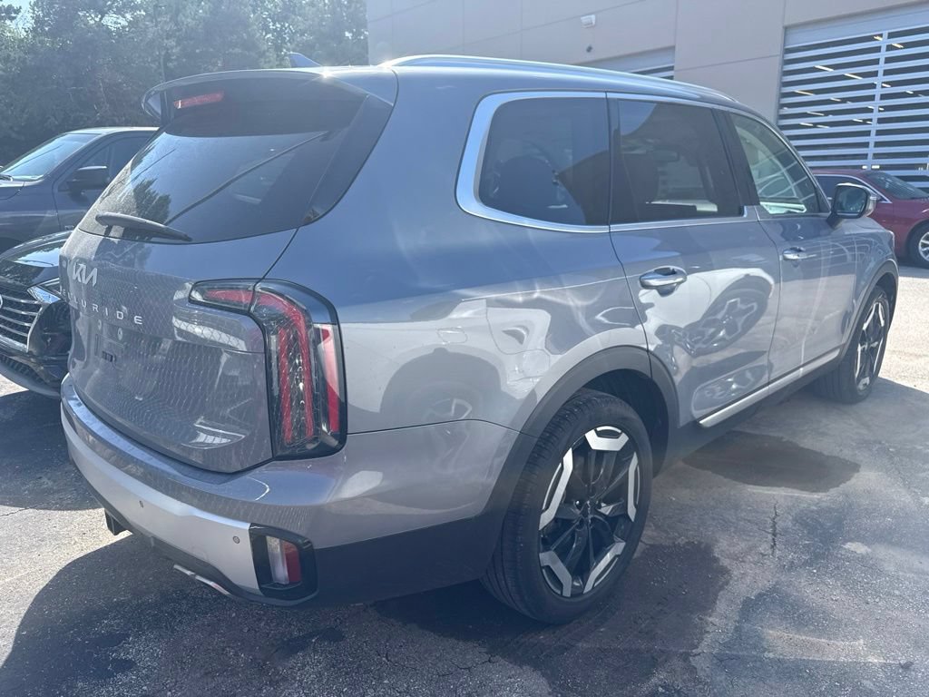 Used 2024 Kia Telluride EX w/ EX Captain's Chair Package FWD image 6