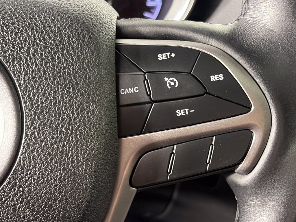 Used 2018 Jeep Grand Cherokee Altitude AWD/4WD image 18