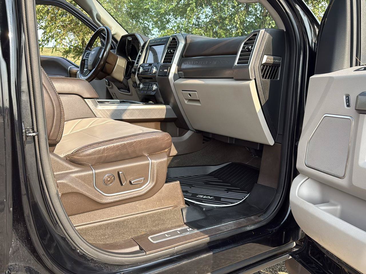 Used 2018 Ford F350 Limited w/ FX4 4x4 Off Road Package image 53