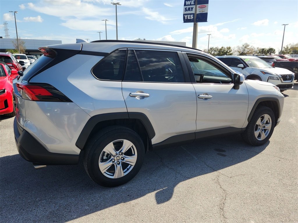 Used 2022 Toyota RAV4 XLE image 21