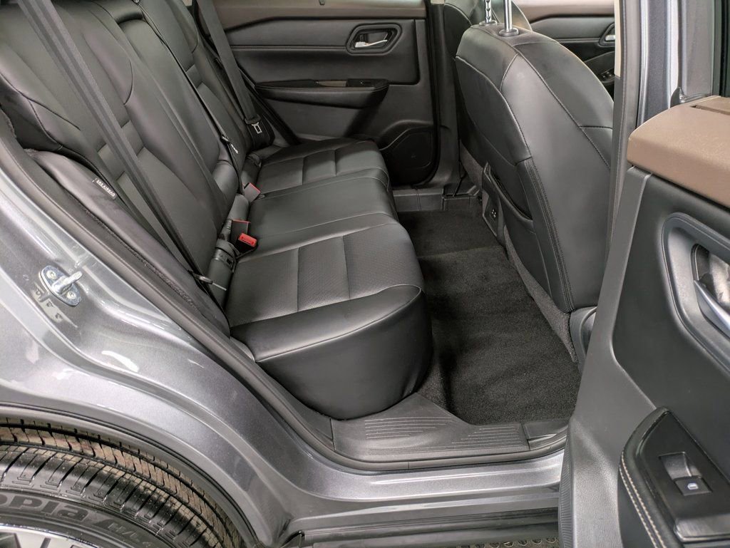 Used 2023 Nissan Rogue SV w/ SV Premium B Package image 26