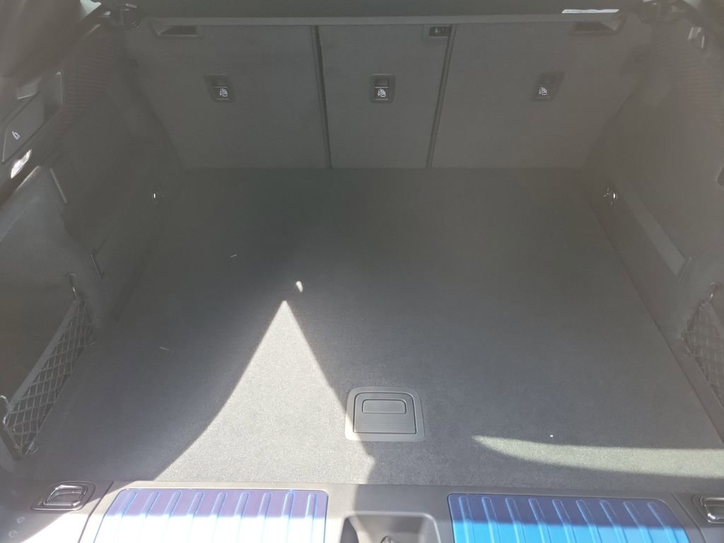 New 2026 Porsche Macan 4 Electric image 17