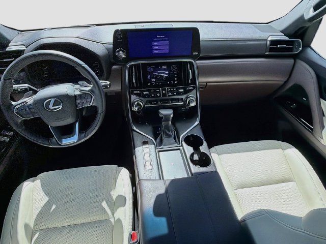 Used 2024 Lexus LX 600 4WD w/ Luxury Package image 17