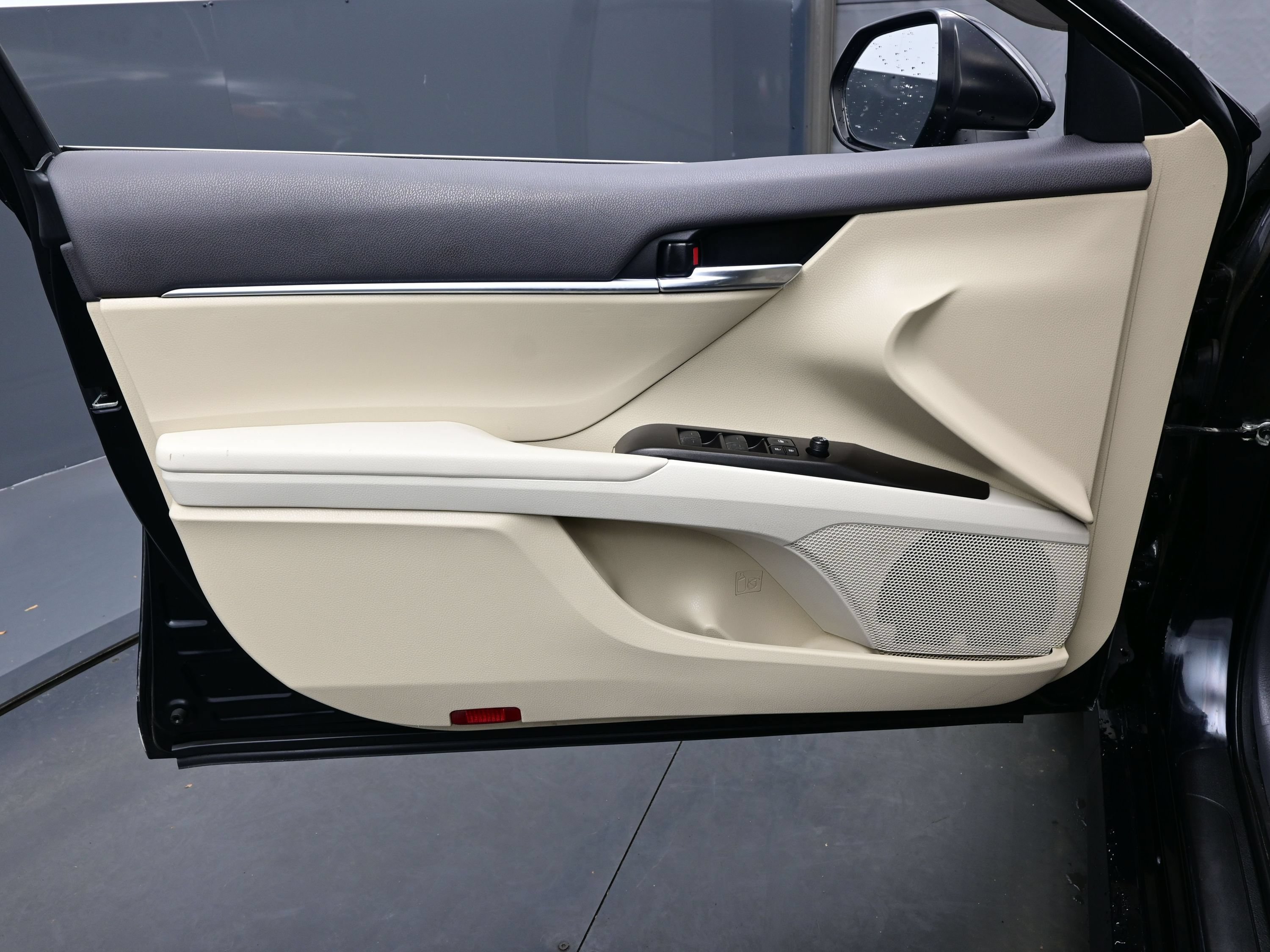 Used 2021 Toyota Camry LE FWD image 9