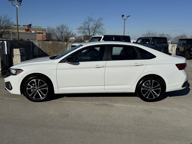 Used 2024 Volkswagen Jetta Sport image 11