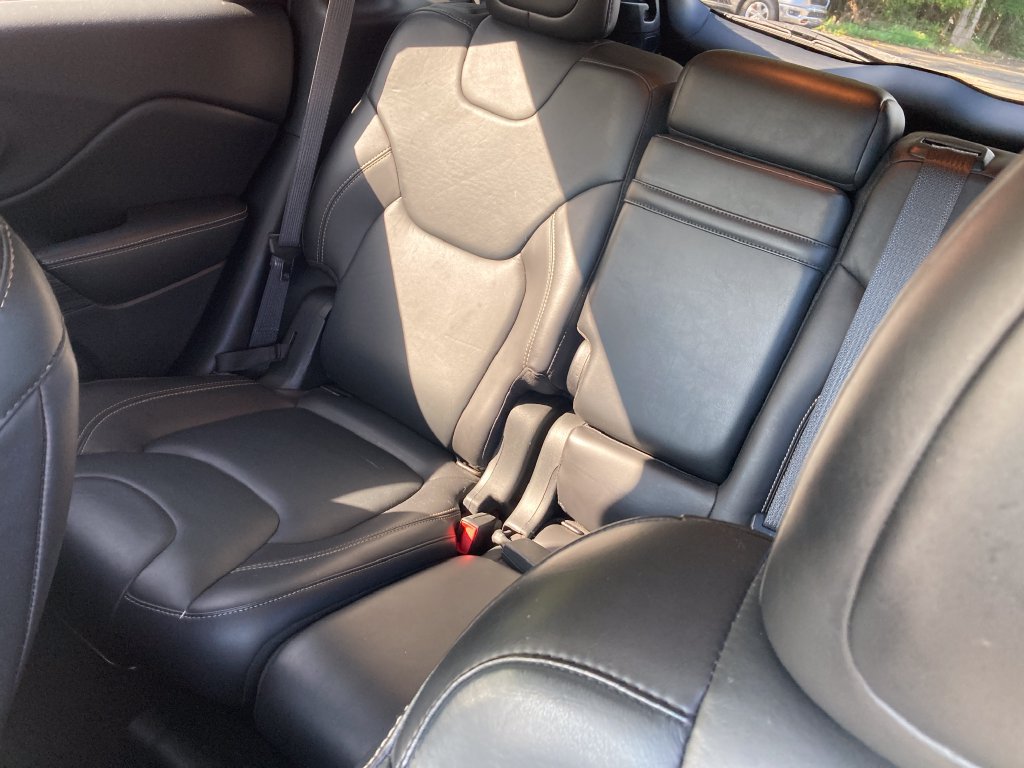 Used 2016 Jeep Cherokee Limited AWD/4WD image 30