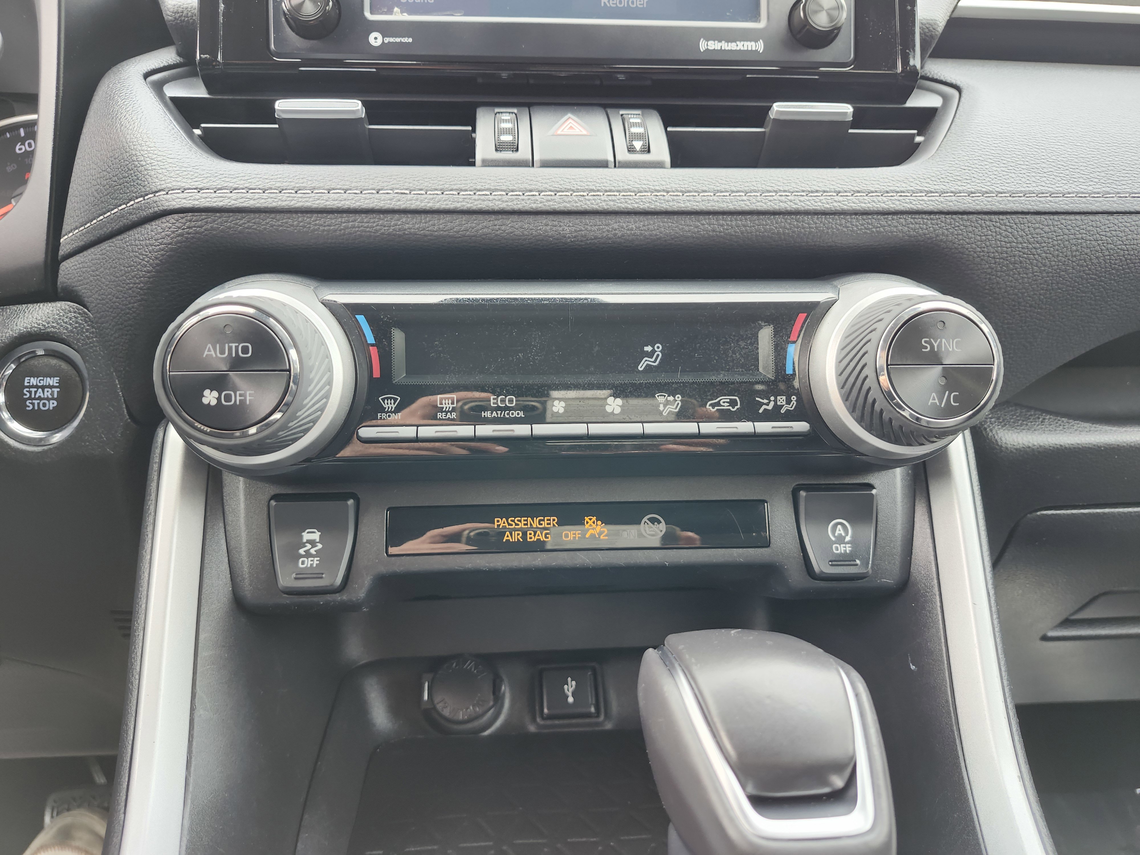 Used 2021 Toyota RAV4 XLE Premium AWD/4WD image 30