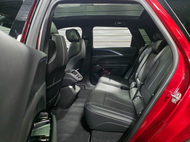 Used 2024 Cadillac Lyriq Sport image 15