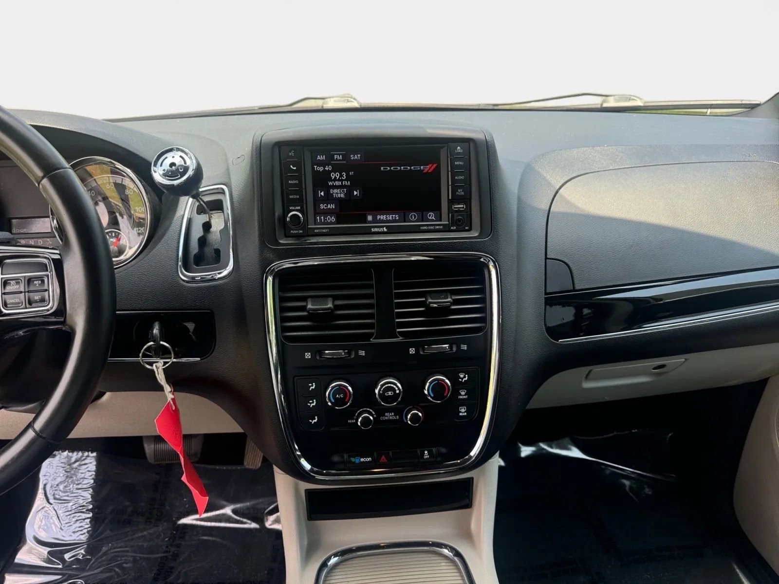 Used 2017 Dodge Grand Caravan SXT image 14