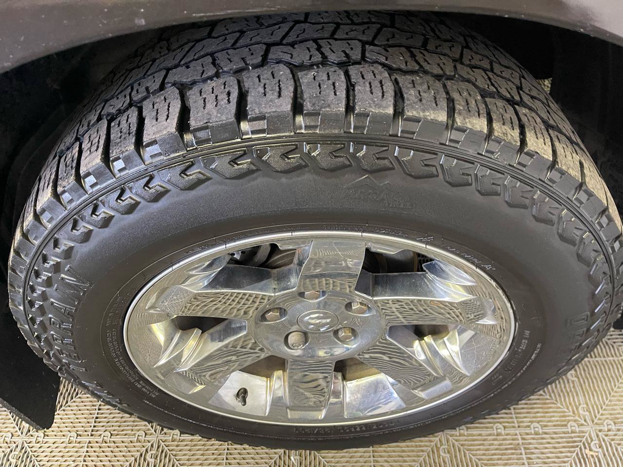 Used 2011 RAM 1500 Laramie AWD/4WD image 9