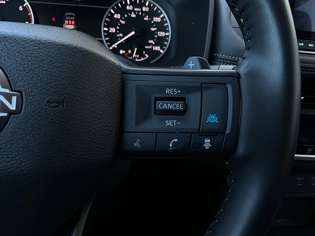 Used 2025 Nissan Rogue SV FWD image 34