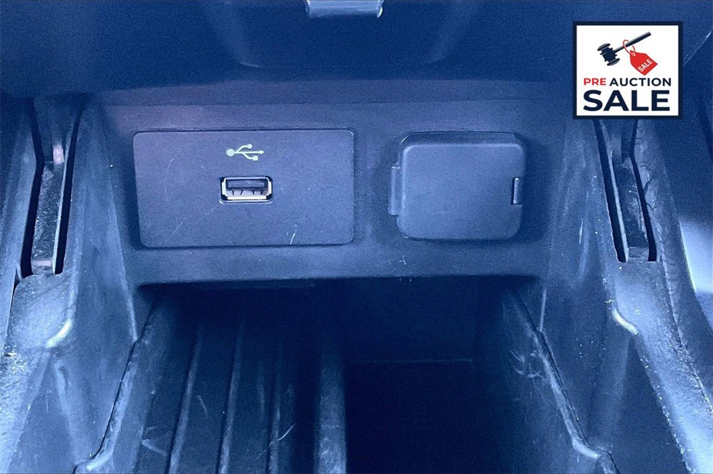 Used 2018 Ford Explorer XLT image 32