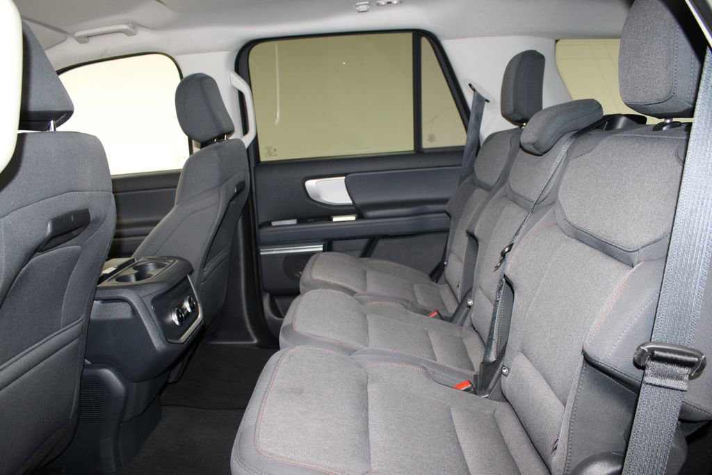 Used 2025 Ford Expedition Active image 24