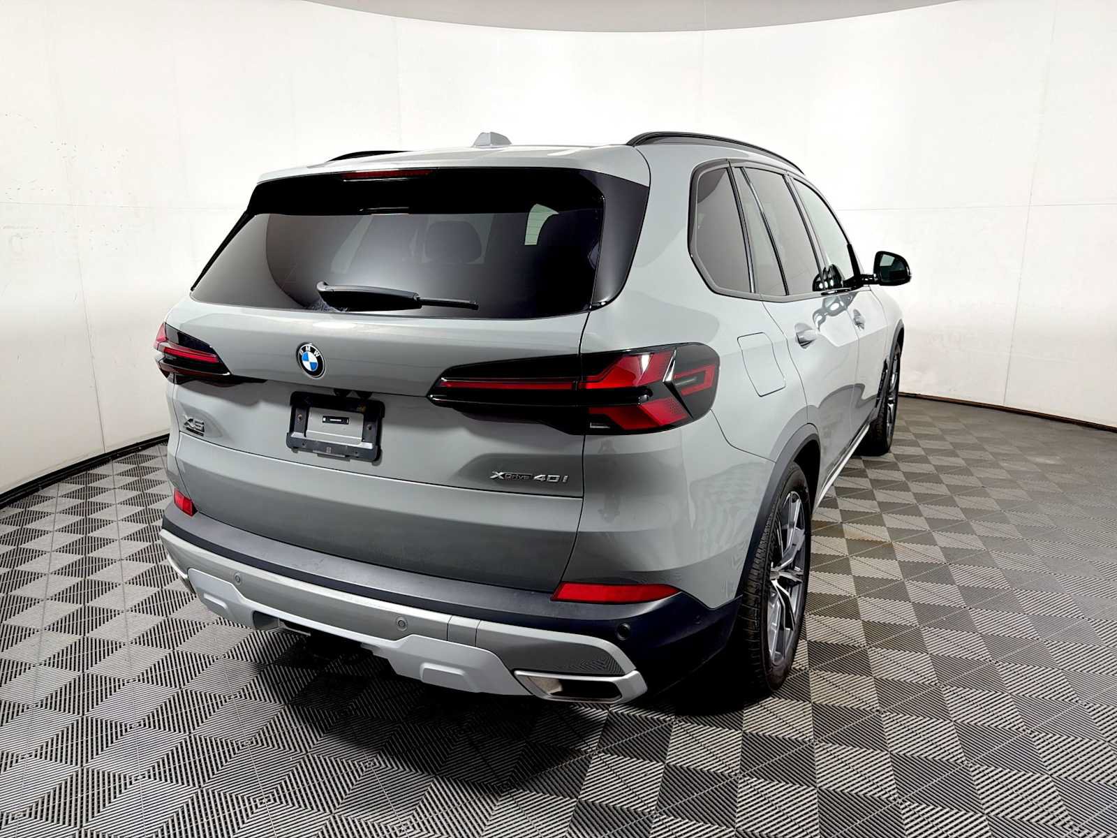 Used 2025 BMW X5 xDrive40i w/ M Sport Package AWD/4WD image 6