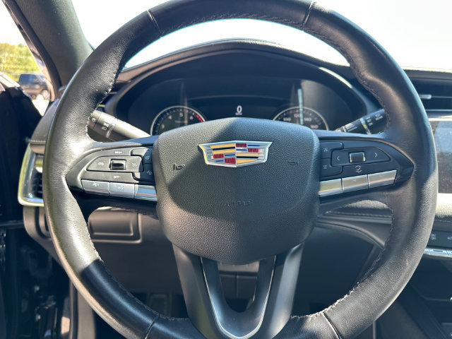 Used 2023 Cadillac XT4 Luxury w/ Cold Weather Package AWD/4WD image 30