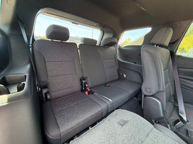 New 2027 Chevrolet Traverse LT w/ Sun and Wheel Package AWD/4WD image 34