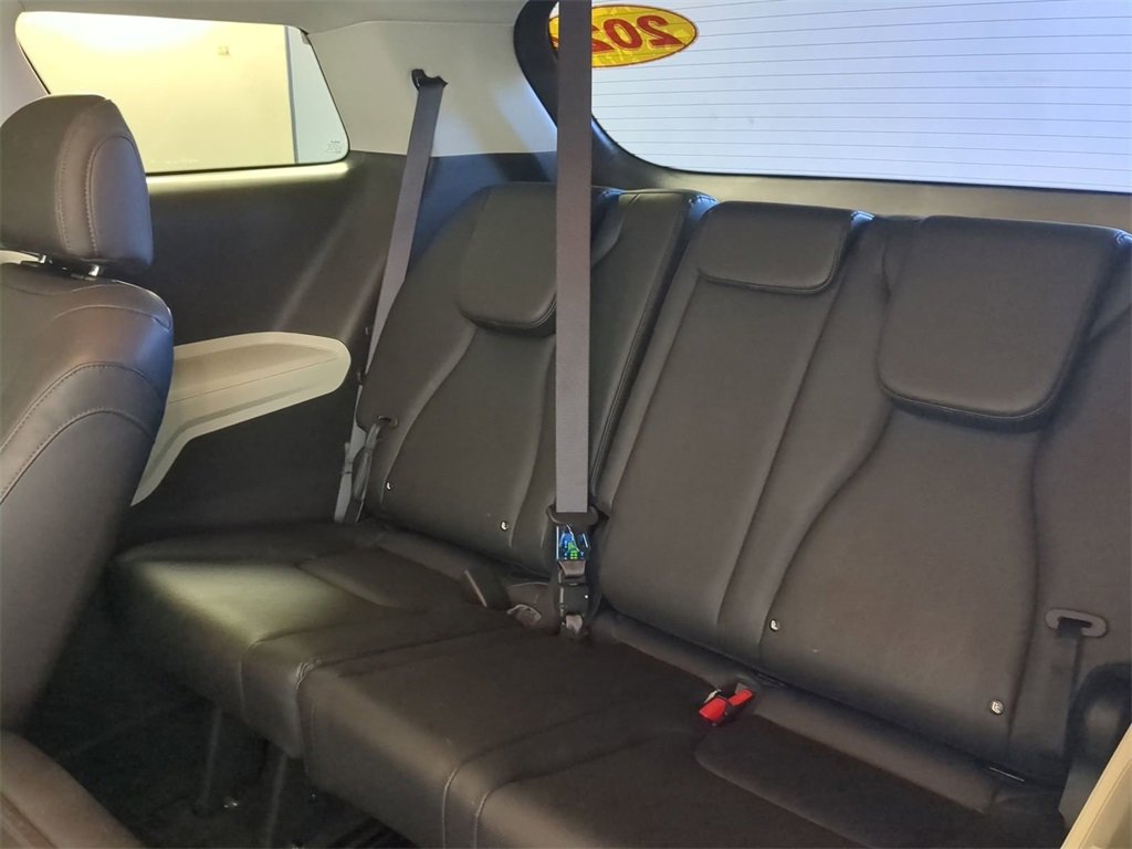 Used 2024 Kia Carnival LX image 15