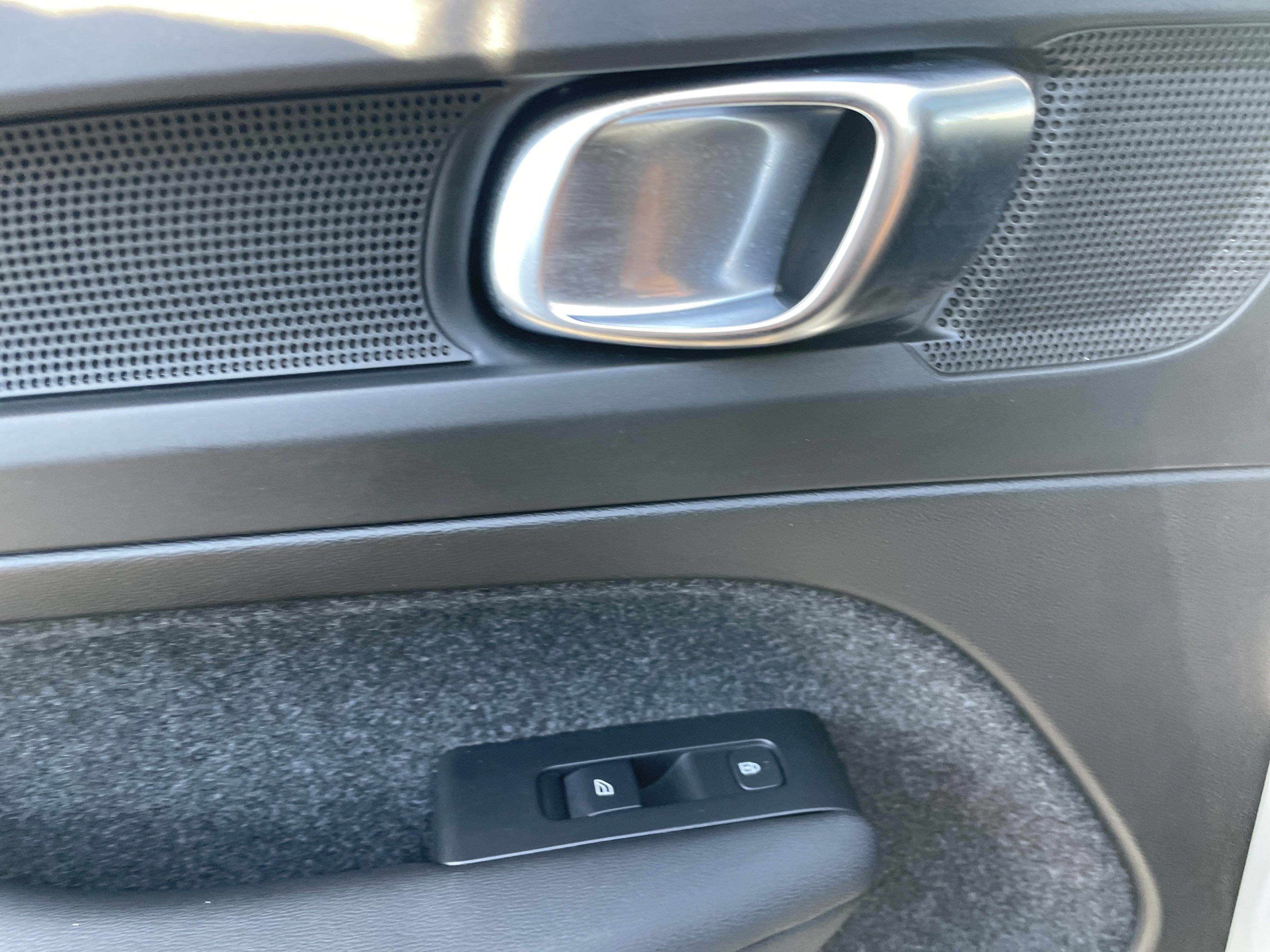 Used 2025 Volvo XC40 B5 Core image 33