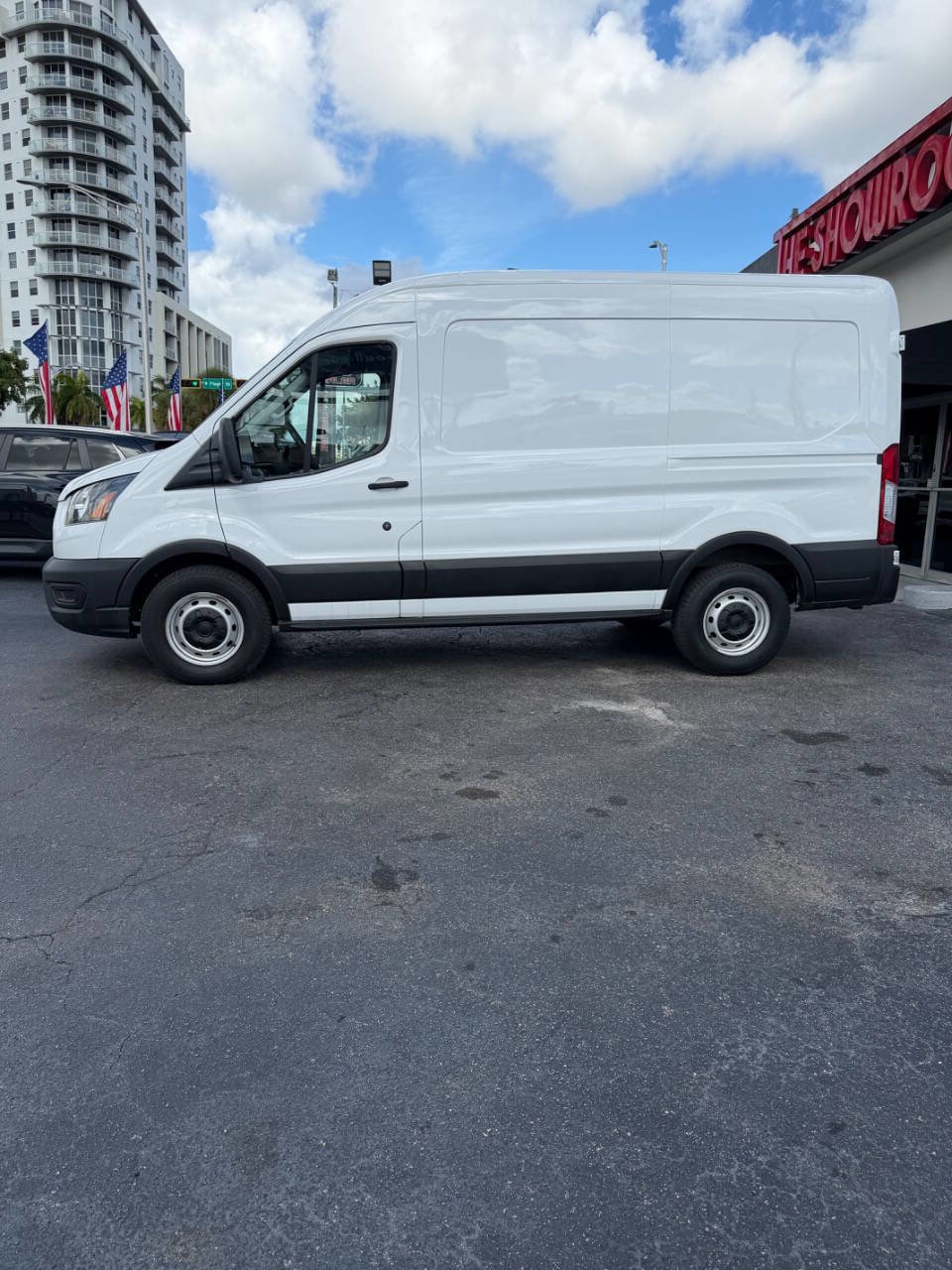 Used 2020 Ford Transit 250 Medium Roof image 3