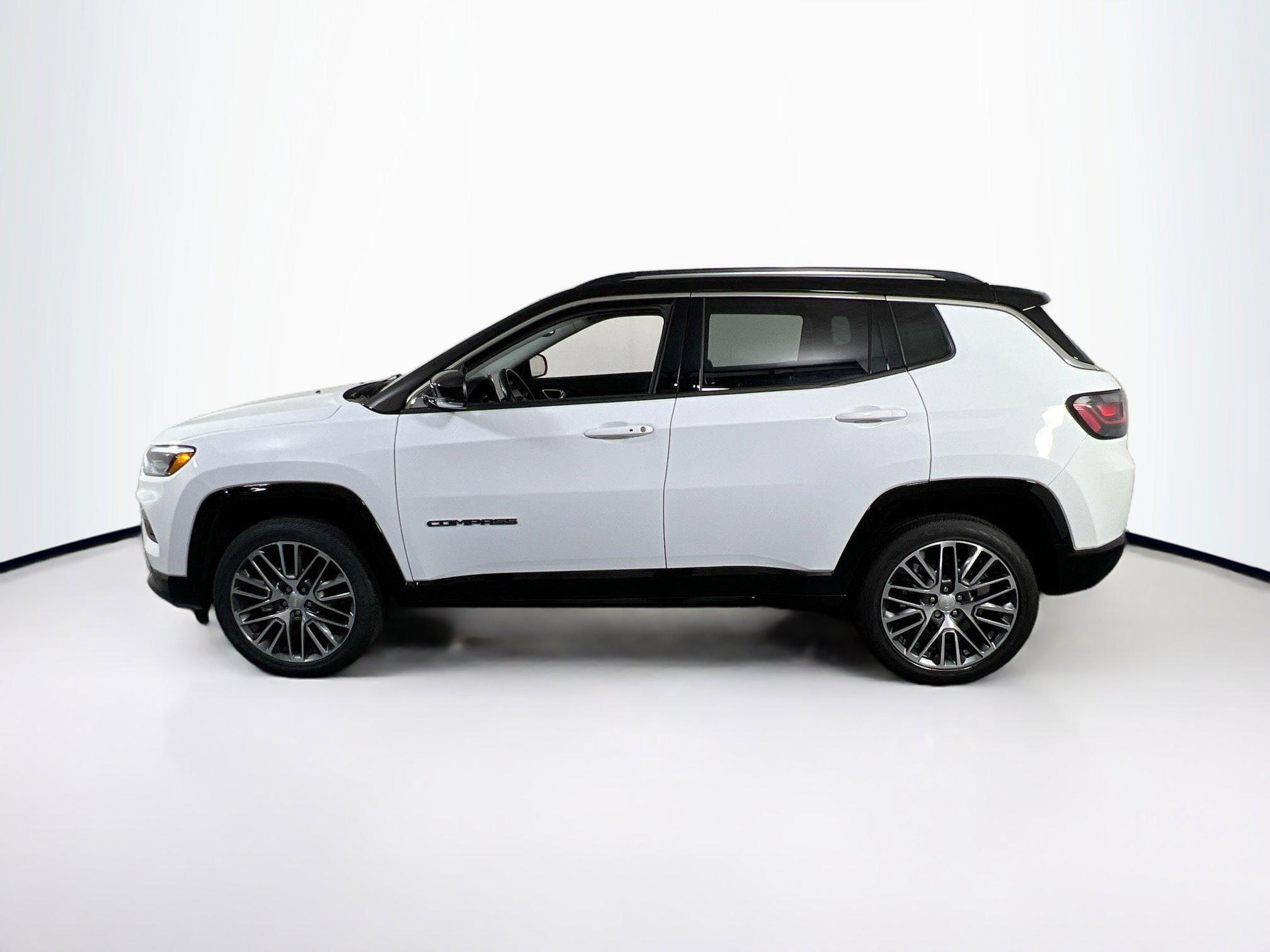 Used 2022 Jeep Compass Limited w/ Elite Group image 8