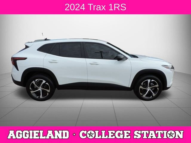 Used 2024 Chevrolet Trax RS w/ Sunroof Package image 2