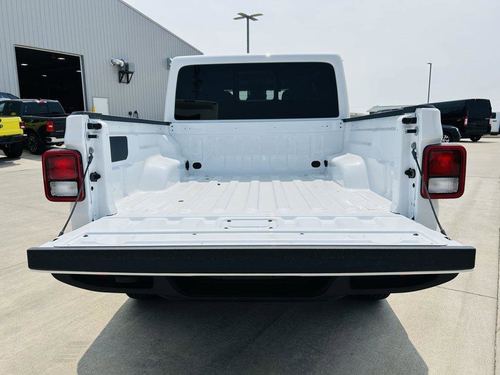 New 2025 Jeep Gladiator Sport image 27