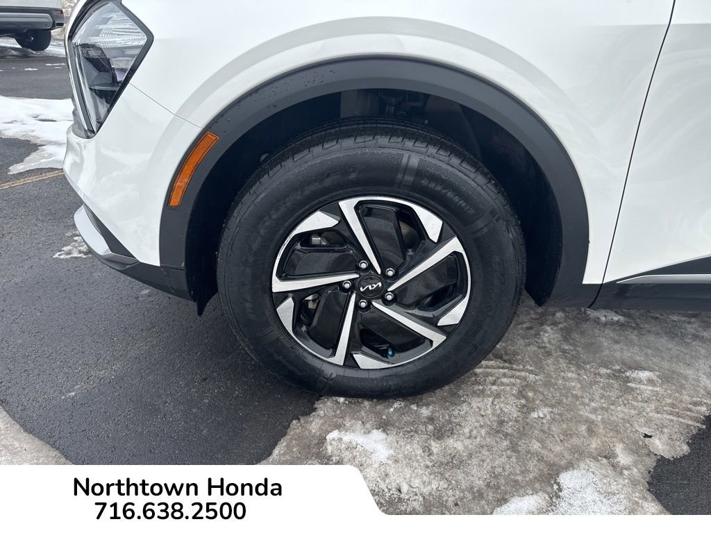 Used 2023 Kia Sportage LX image 11