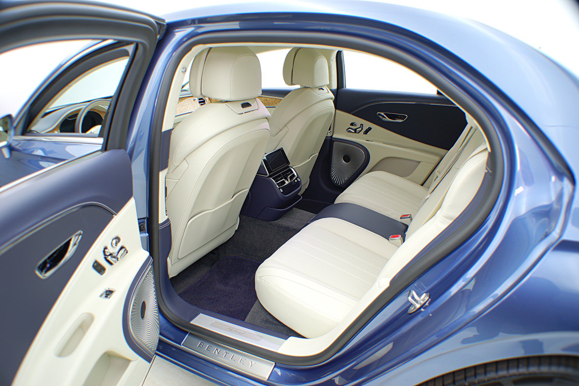 Certified 2022 Bentley Flying Spur Plug-In Hybrid AWD/4WD image 29