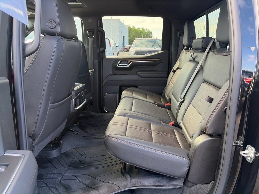 Used 2025 Chevrolet Silverado 1500 High Country w/ High Country Premium Package AWD/4WD image 29
