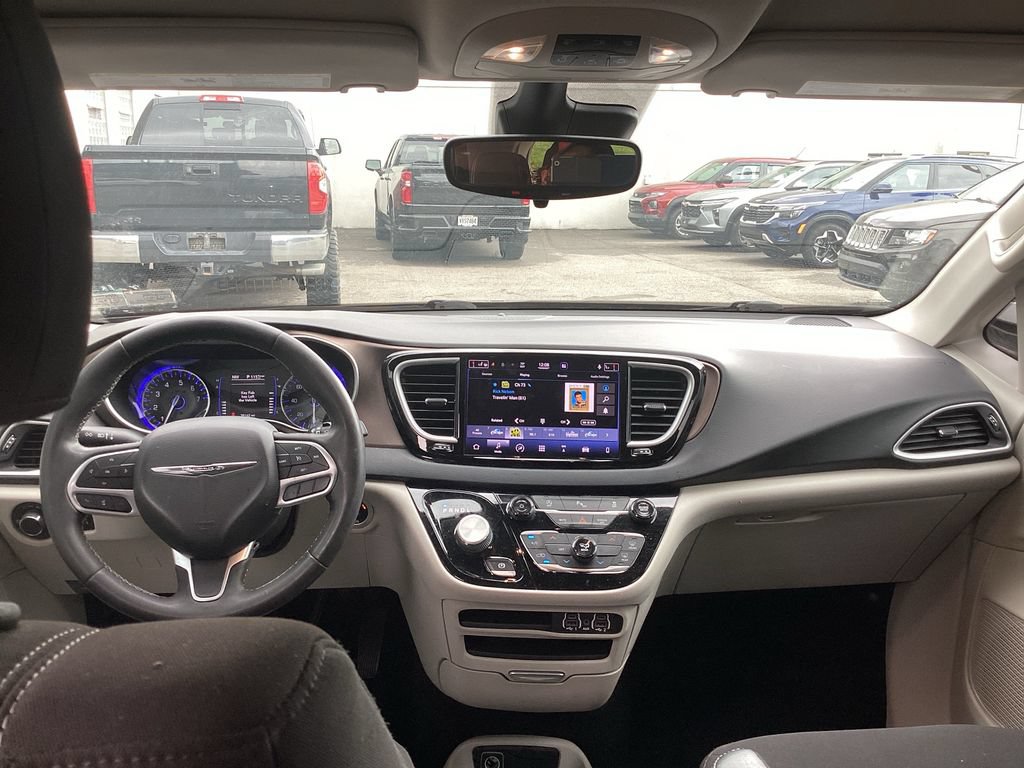 Used 2022 Chrysler Voyager LX FWD image 26
