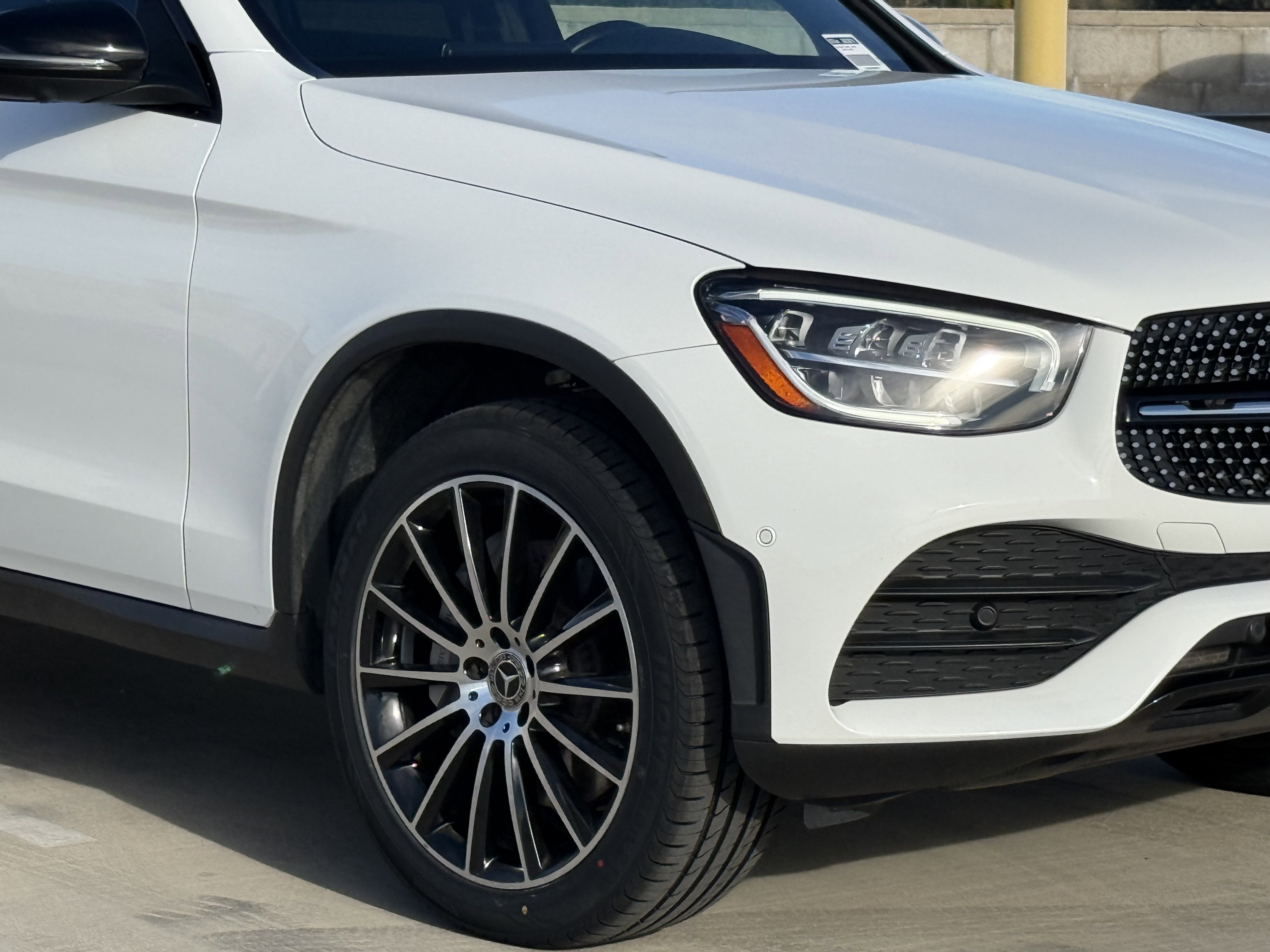 Used 2022 Mercedes-Benz GLC 300 4MATIC Coupe image 4