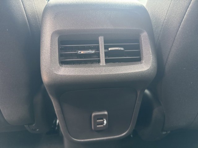 Used 2023 Chevrolet Equinox LT image 31