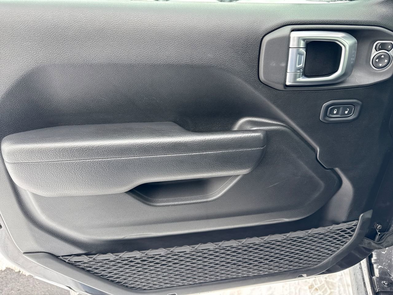 Used 2022 Jeep Wrangler Willys image 15