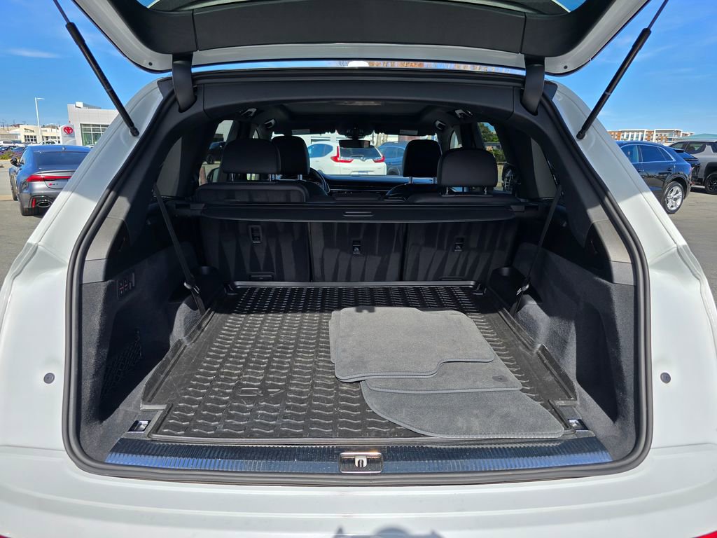 Used 2023 Audi Q7 3.0T Premium w/ Convenience Package image 16