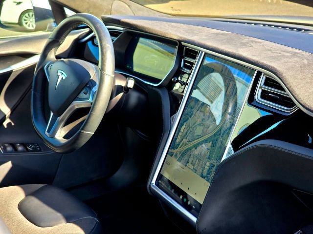 Used 2015 Tesla Model S 85D image 18