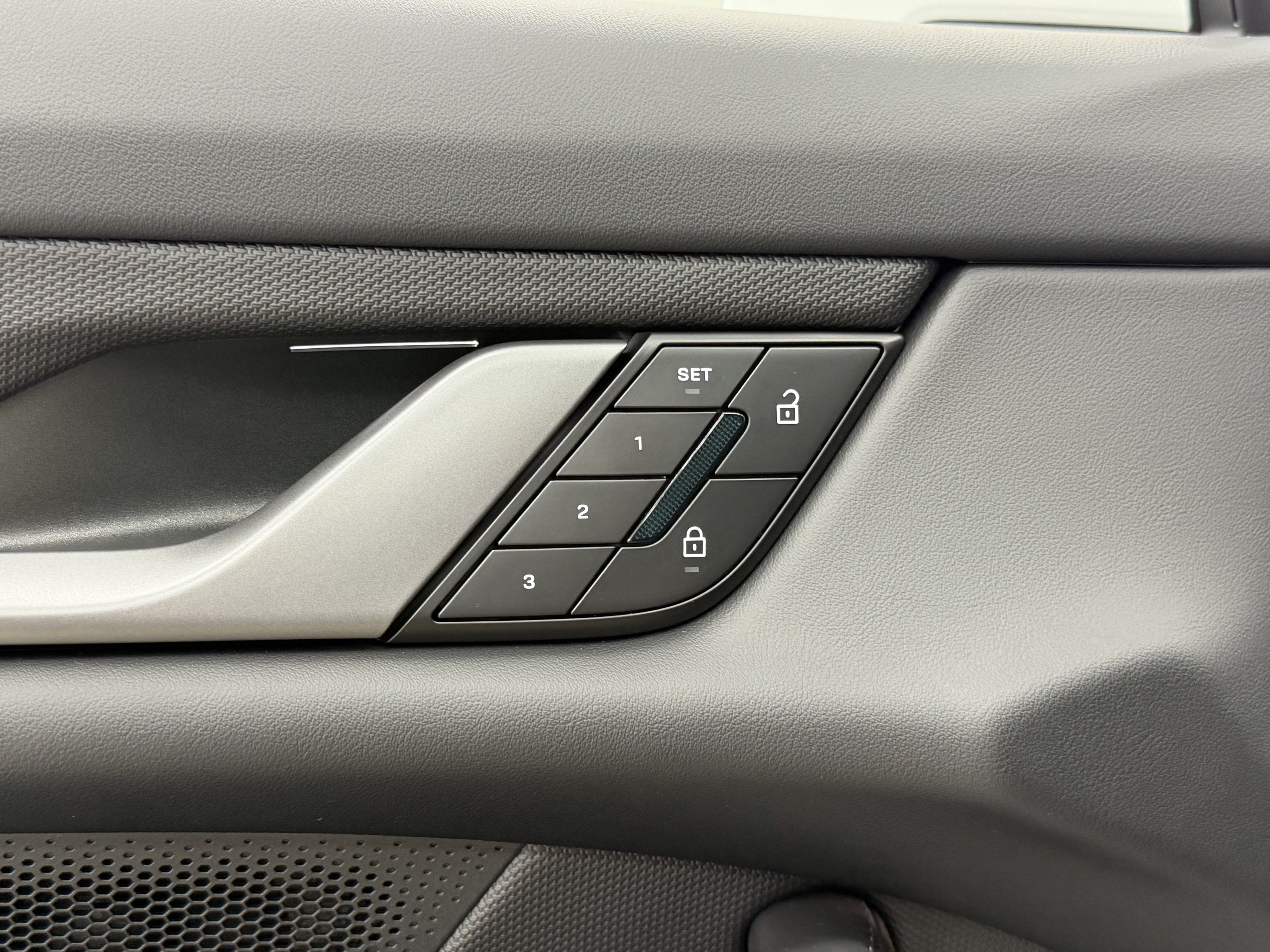New 2026 Porsche Taycan 4S AWD/4WD image 29