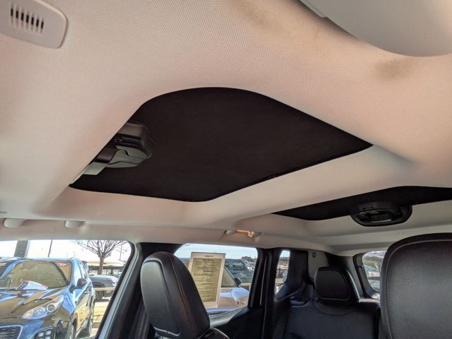 Used 2018 Jeep Renegade Limited w/ Safety & Security Group image 22
