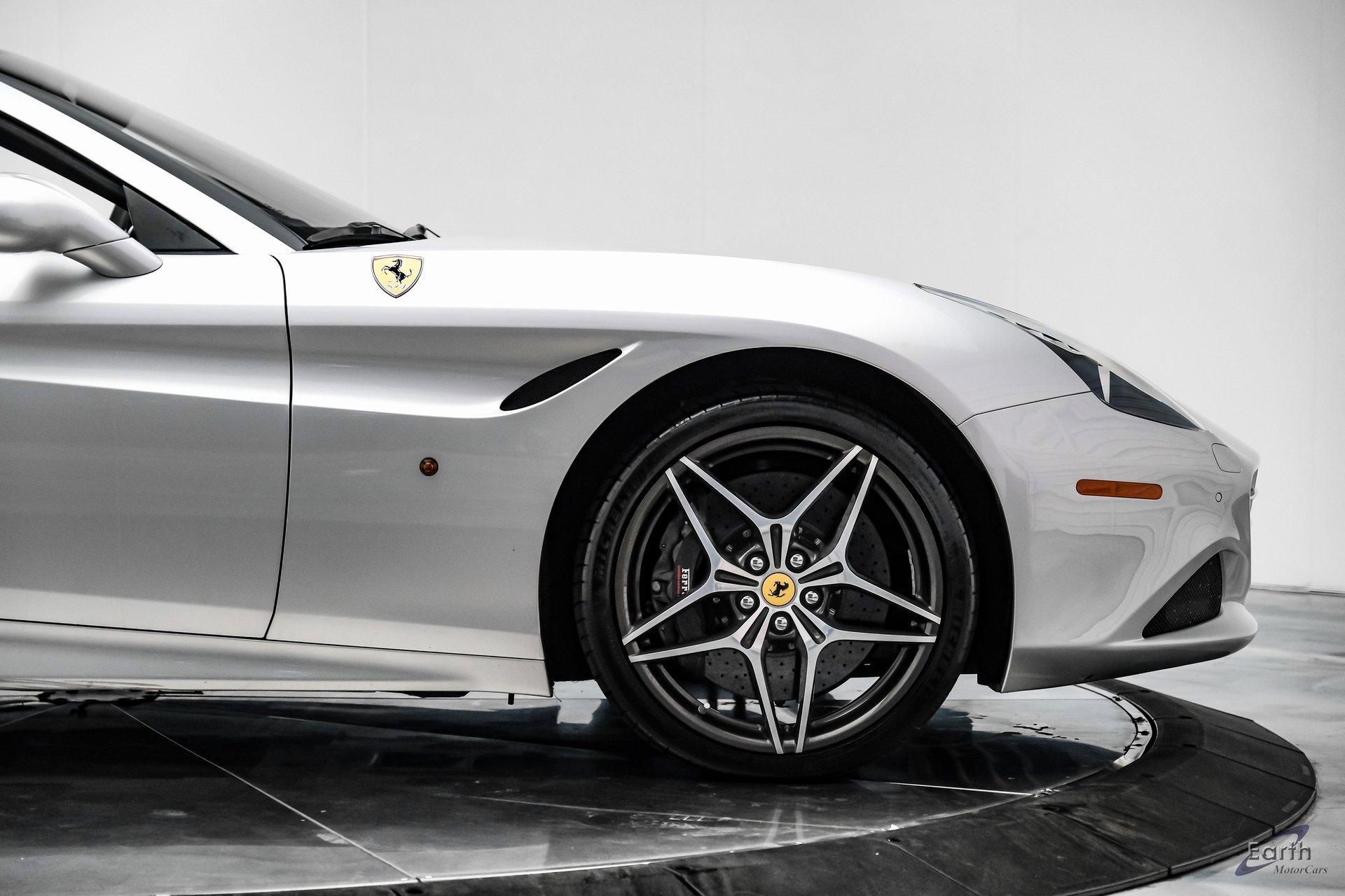Used 2016 Ferrari California T image 27