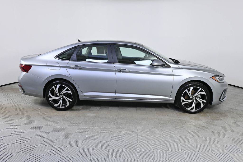 Used 2025 Volkswagen Jetta SEL FWD image 28