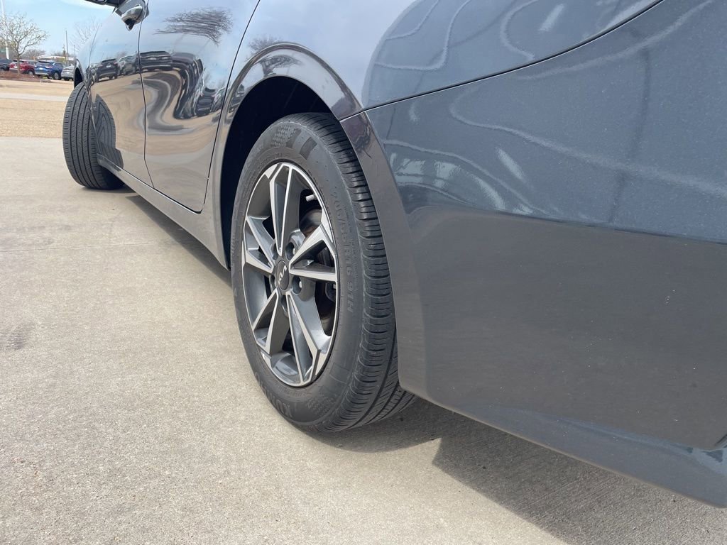 Used 2023 Kia Forte LXS image 17