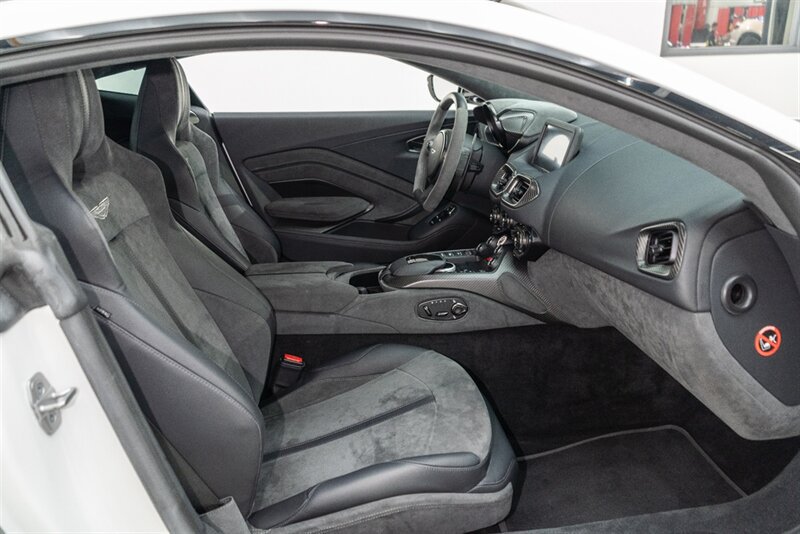 Used 2023 Aston Martin V8 Vantage Coupe RWD image 40