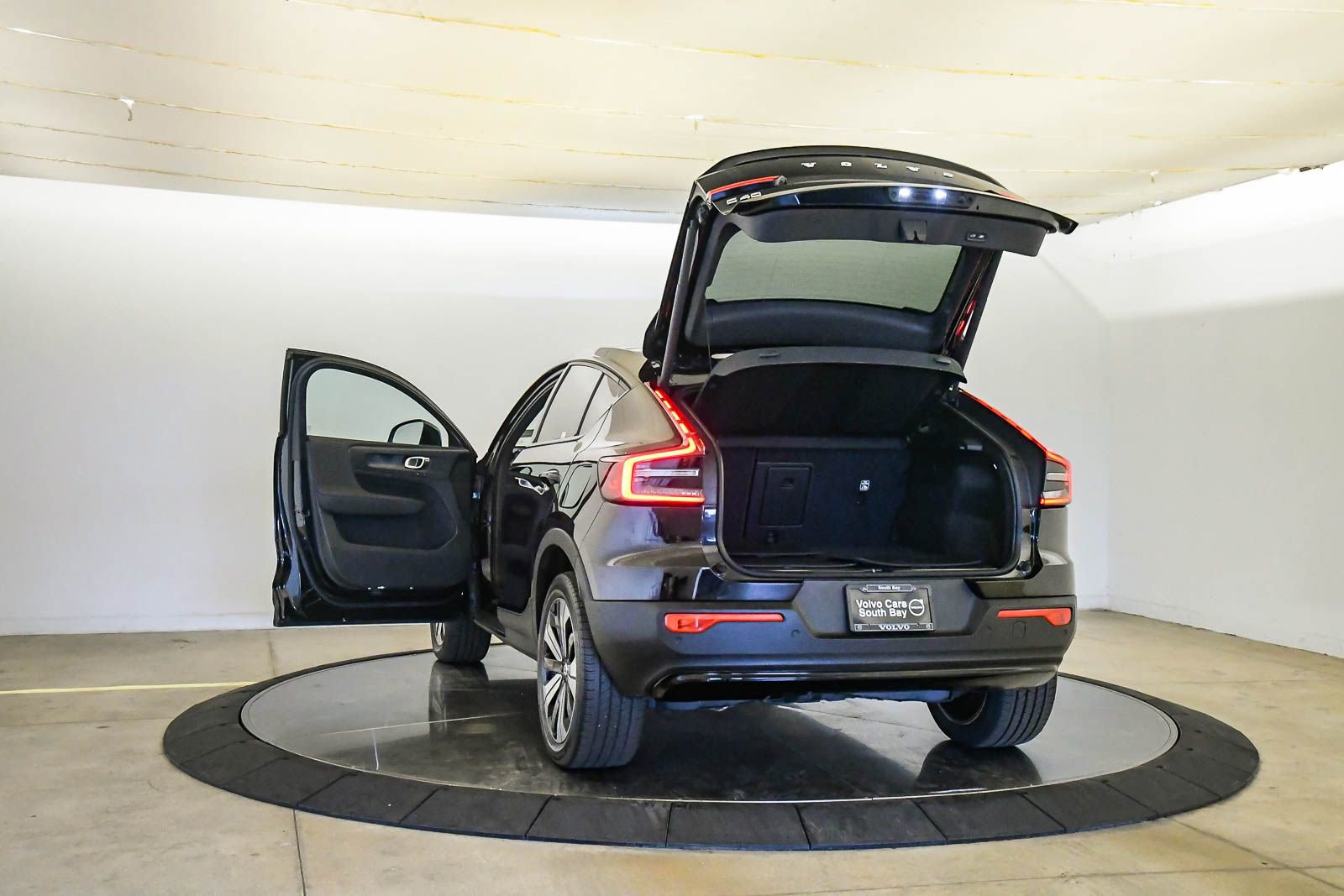 Certified 2023 Volvo C40 P8 Recharge Plus image 24