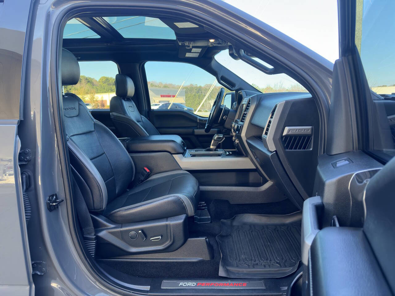 Used 2018 Ford F150 Raptor w/ Equipment Group 802A Luxury AWD/4WD image 11
