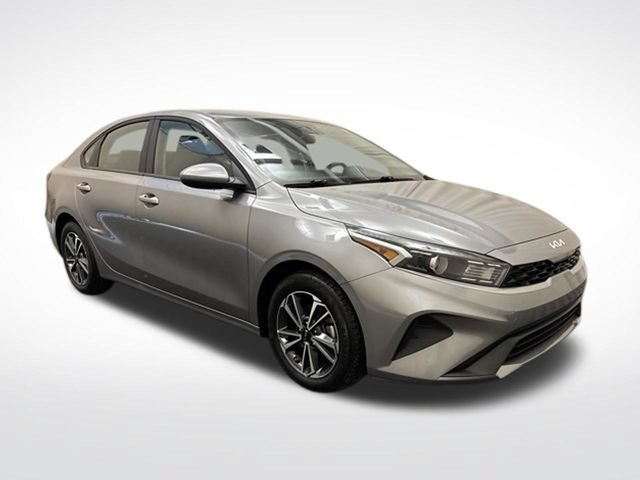 Certified 2024 Kia Forte LXS FWD image 3