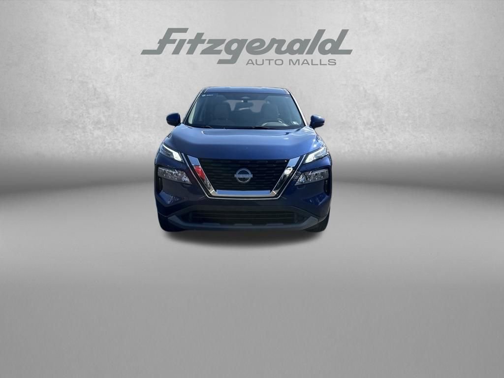 Used 2023 Nissan Rogue SV image 2