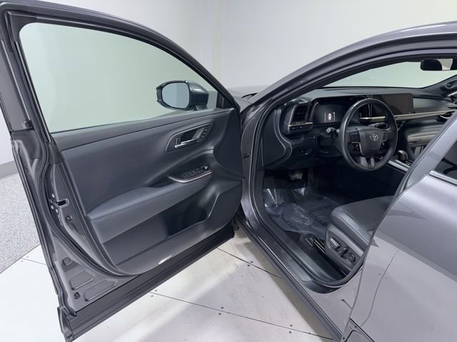 Used 2023 Toyota Crown Limited AWD/4WD image 9