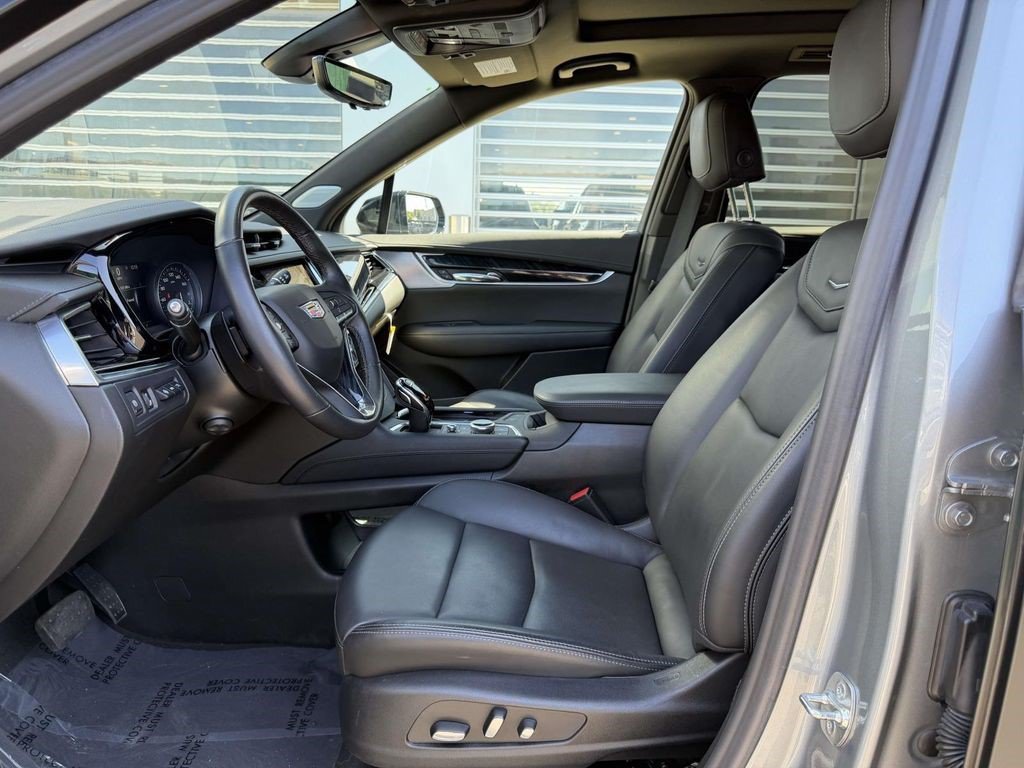 Certified 2025 Cadillac XT6 Premium Luxury w/ Technology Package AWD/4WD image 21